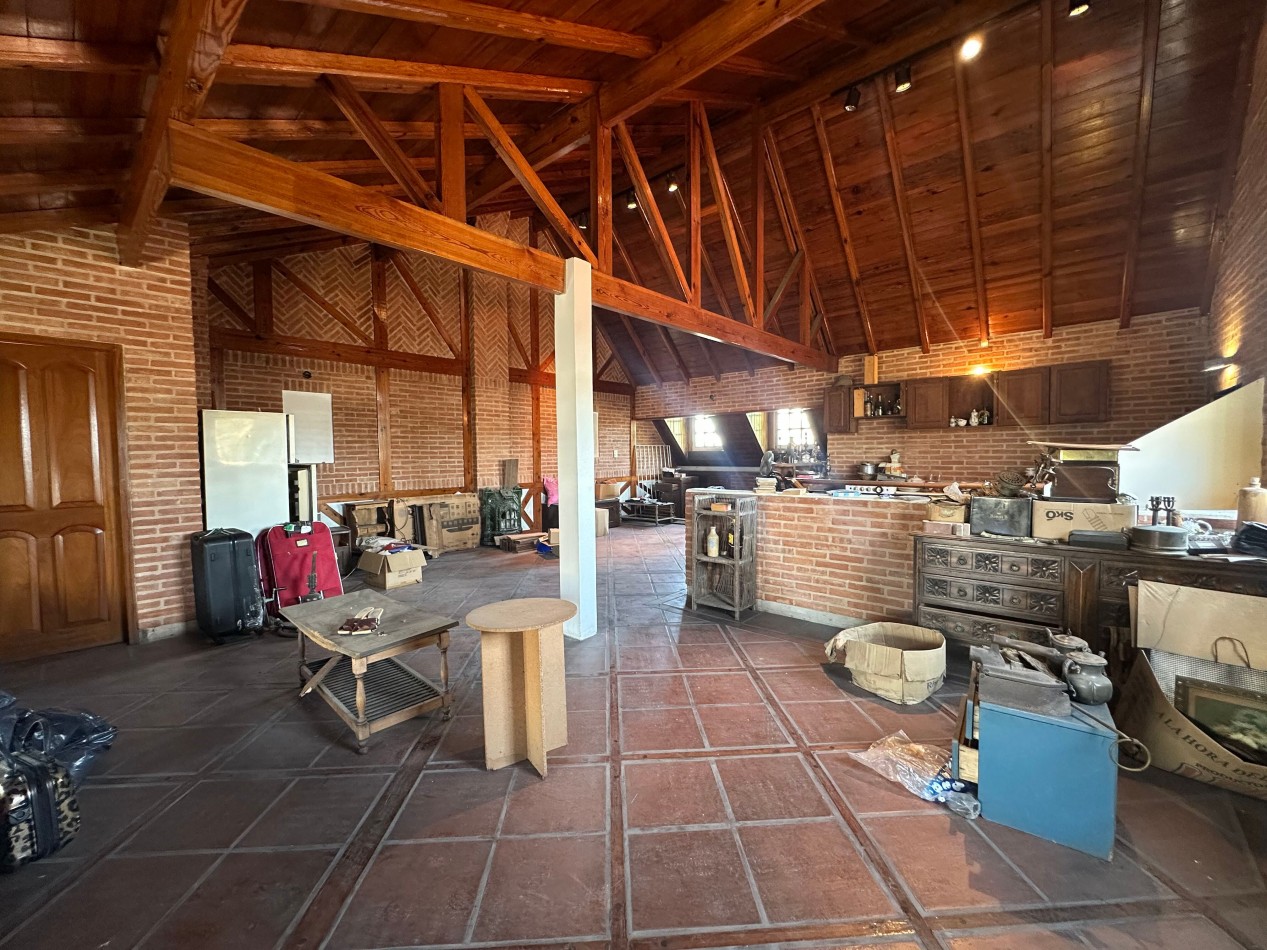 Casa de 4 dormitorios en 3 plantas con quincho y doble parrilla - A reciclar - San Martin 237, Lomas de Zamora (entre Saenz y Portela)