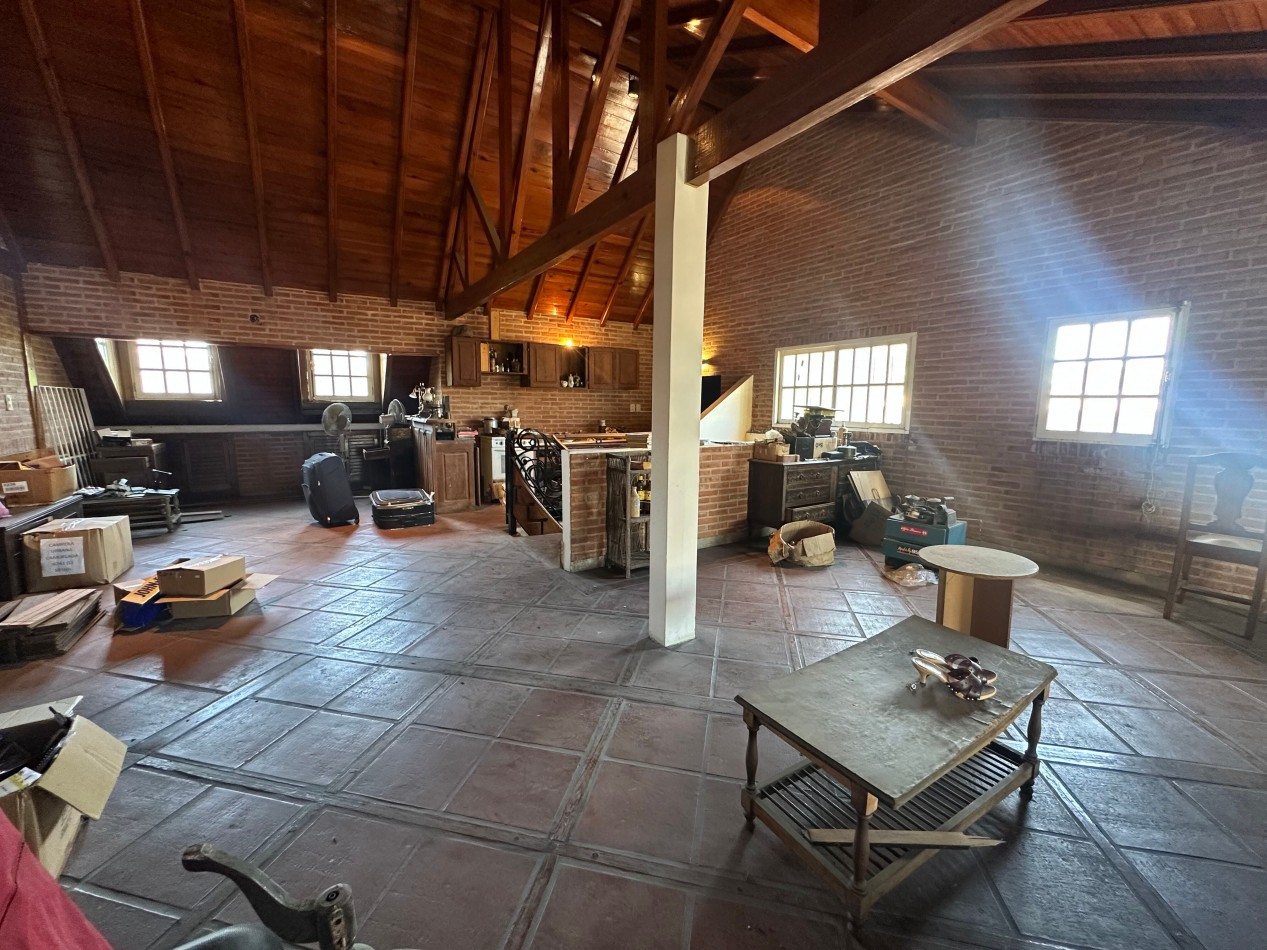 Casa de 4 dormitorios en 3 plantas con quincho y doble parrilla - A reciclar - San Martin 237, Lomas de Zamora (entre Saenz y Portela)