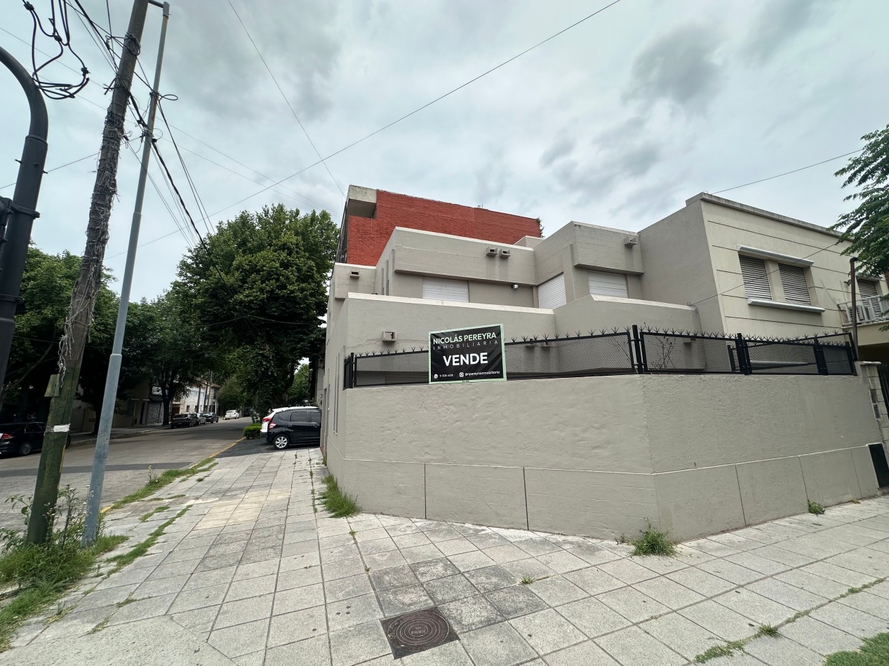 Casa tipo PH en venta - Esquina Manuel Castro y Pereyra Lucena, Lomas de Zamora