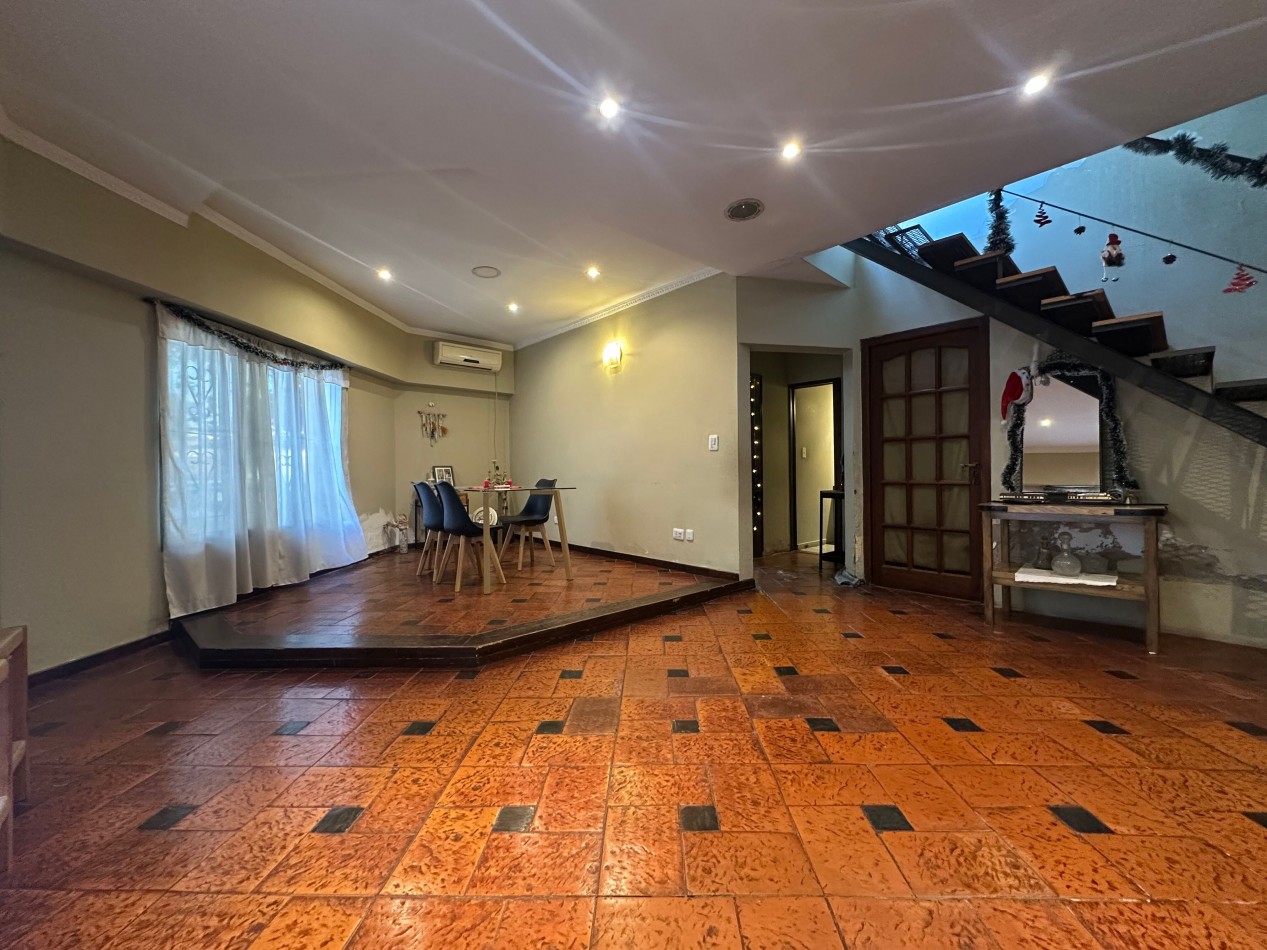 PH en Venta en Banfield - 4 Ambientes en Dos Plantas con Garage, Patio y Terraza - Ezeiza 2695
