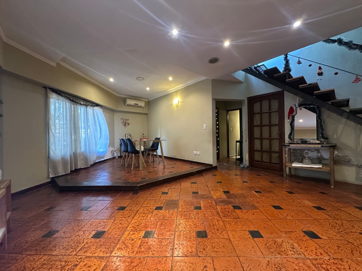 PH en Venta en Banfield - 4 Ambientes en Dos Plantas con Garage, Patio y Terraza - Ezeiza 2695