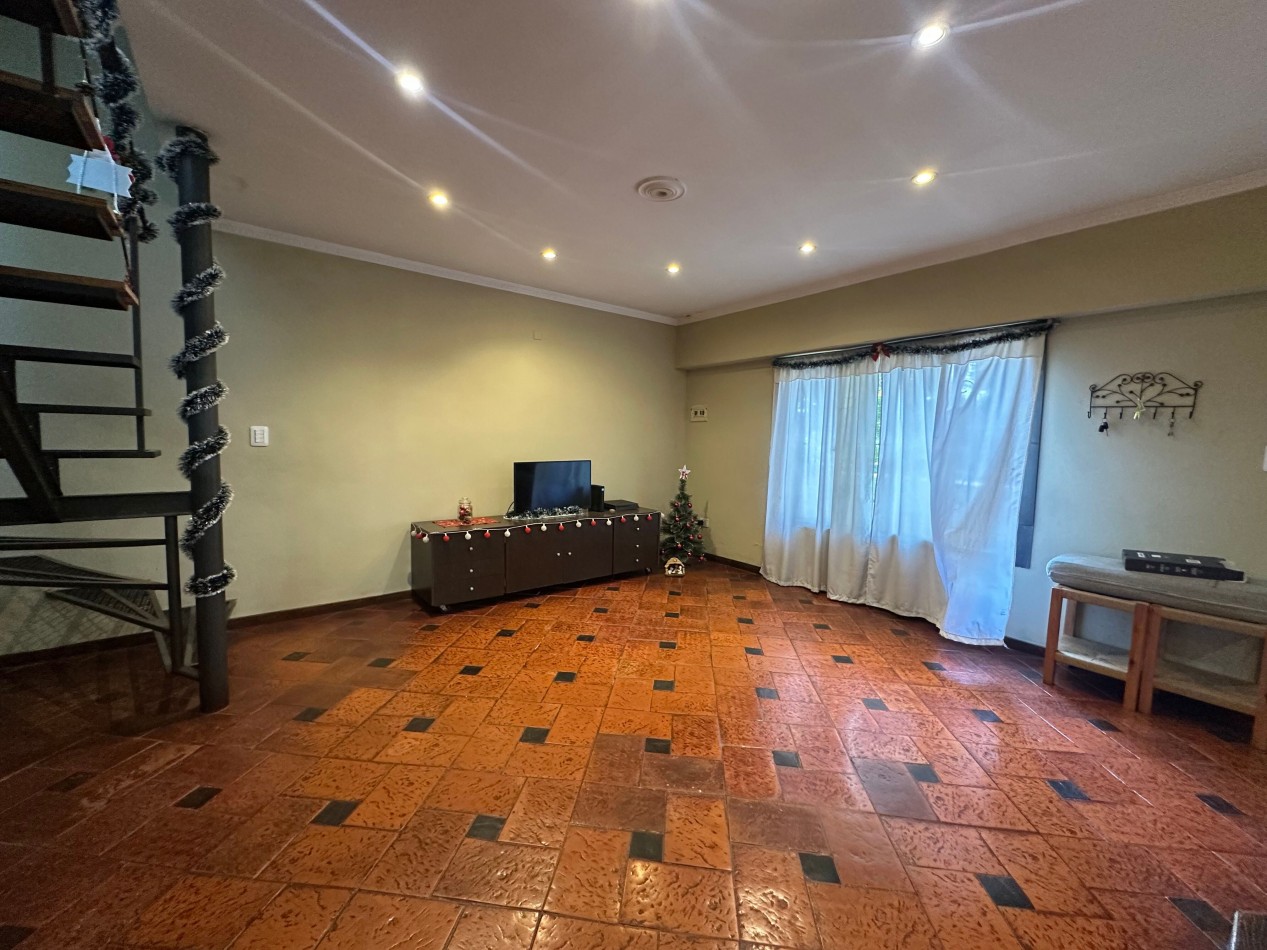 PH en Venta en Banfield - 4 Ambientes en Dos Plantas con Garage, Patio y Terraza - Ezeiza 2695