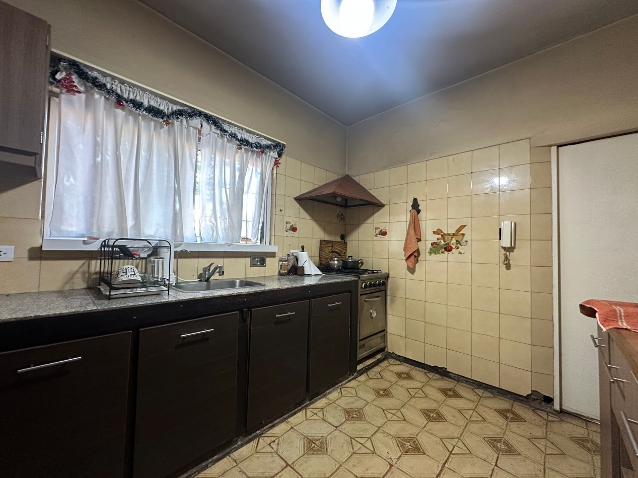 PH en Venta en Banfield - 4 Ambientes en Dos Plantas con Garage, Patio y Terraza - Ezeiza 2695