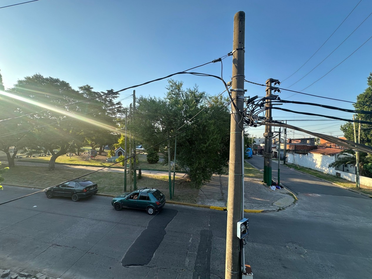 PH en Venta en Banfield - 4 Ambientes en Dos Plantas con Garage, Patio y Terraza - Ezeiza 2695