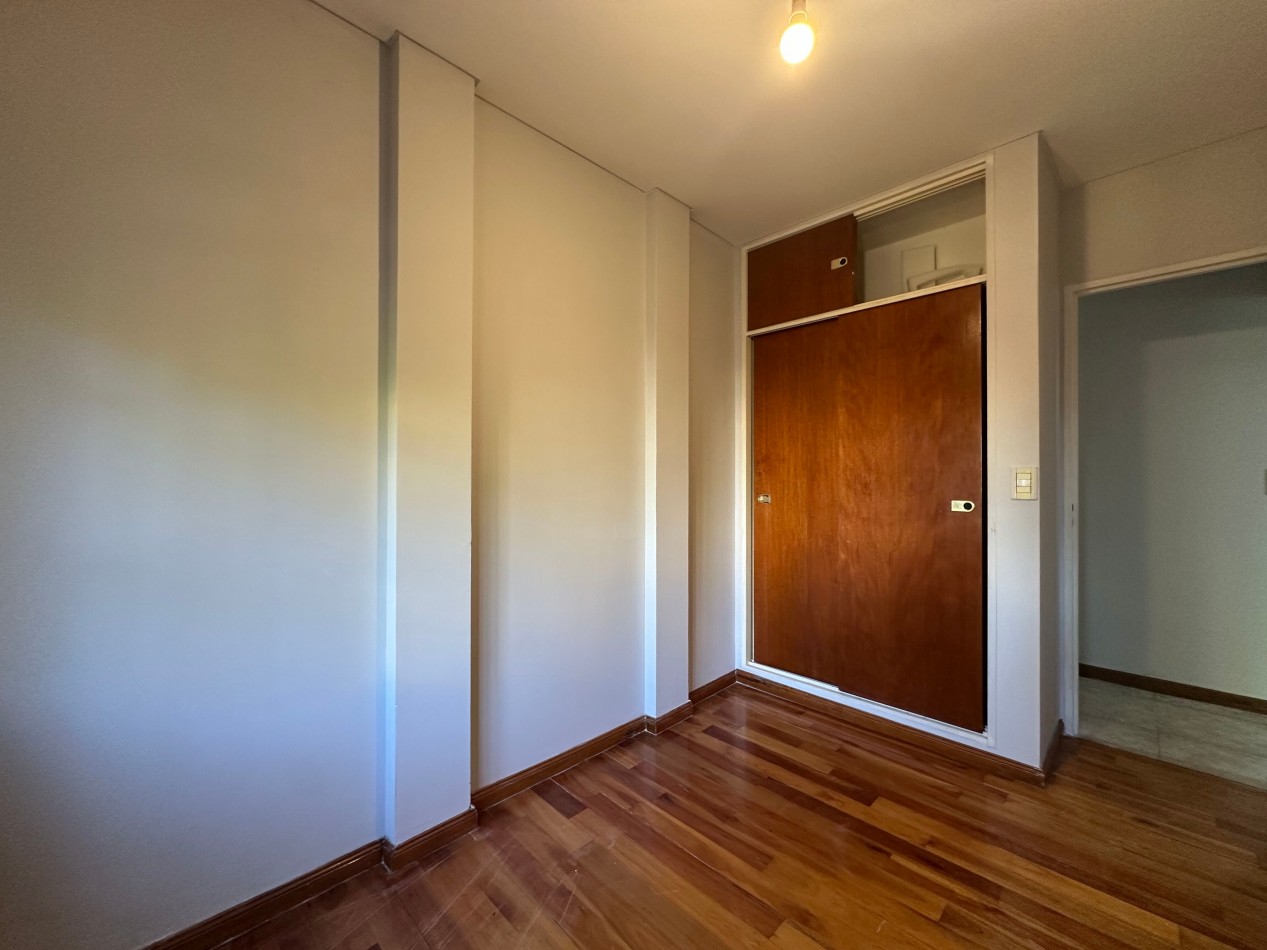 Venta Departamento 4 Ambientes con Cochera y Balcon - 3 Dormitorios - Alvear 350