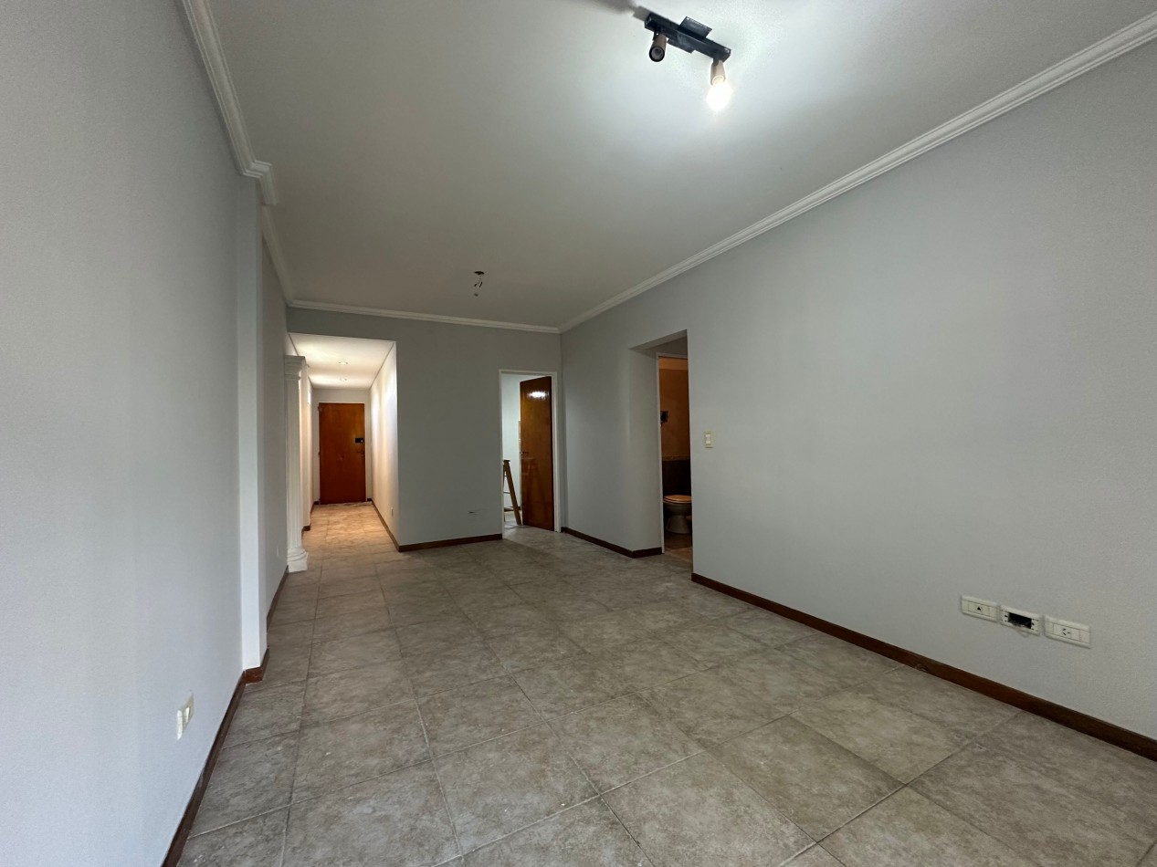 Venta Departamento 4 Ambientes con Cochera y Balcon - 3 Dormitorios - Alvear 350