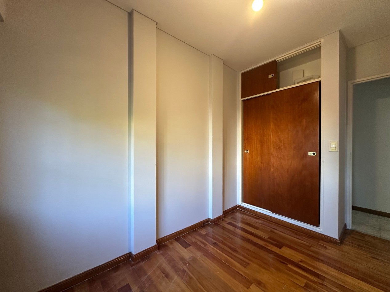 Venta Departamento 4 Ambientes con Cochera y Balcon - 3 Dormitorios - Alvear 350