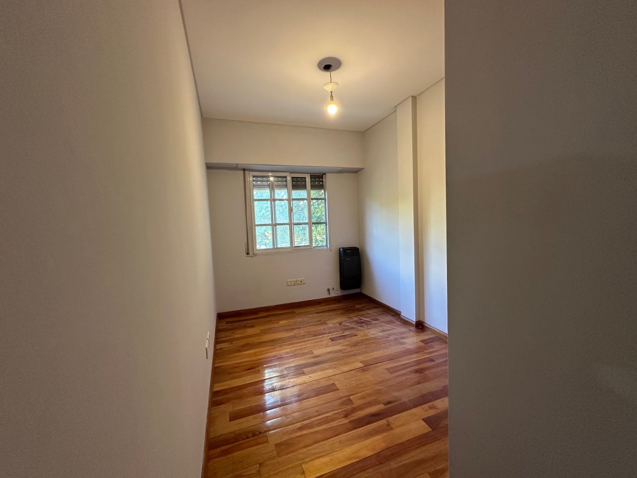 Venta Departamento 4 Ambientes con Cochera y Balcon - 3 Dormitorios - Alvear 350
