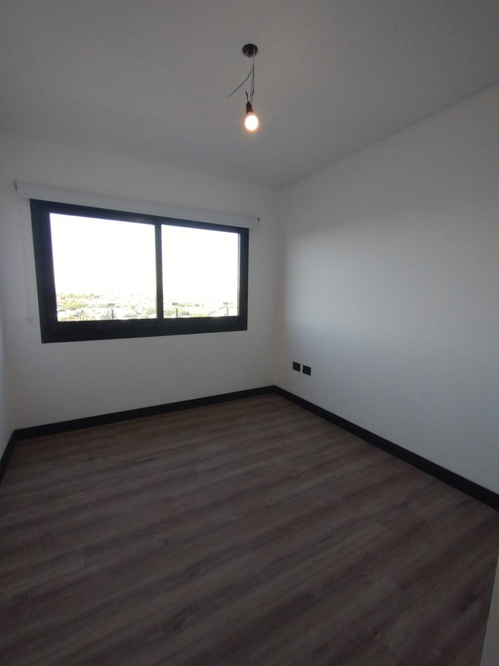 Departamento de 4 ambientes  con gran terraza privada, hidromasaje exterior y vista panoramica Escalada frente a UNLA 