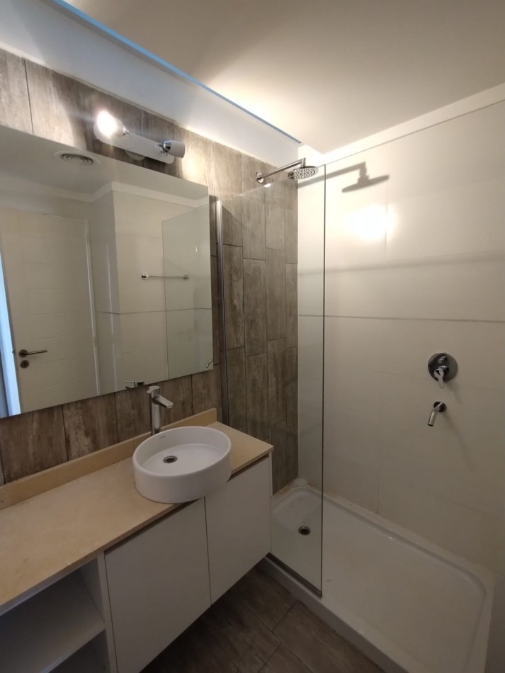 Departamento de 4 ambientes  con gran terraza privada, hidromasaje exterior y vista panoramica Escalada frente a UNLA 