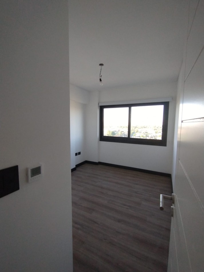 Departamento de 4 ambientes  con gran terraza privada, hidromasaje exterior y vista panoramica Escalada frente a UNLA 