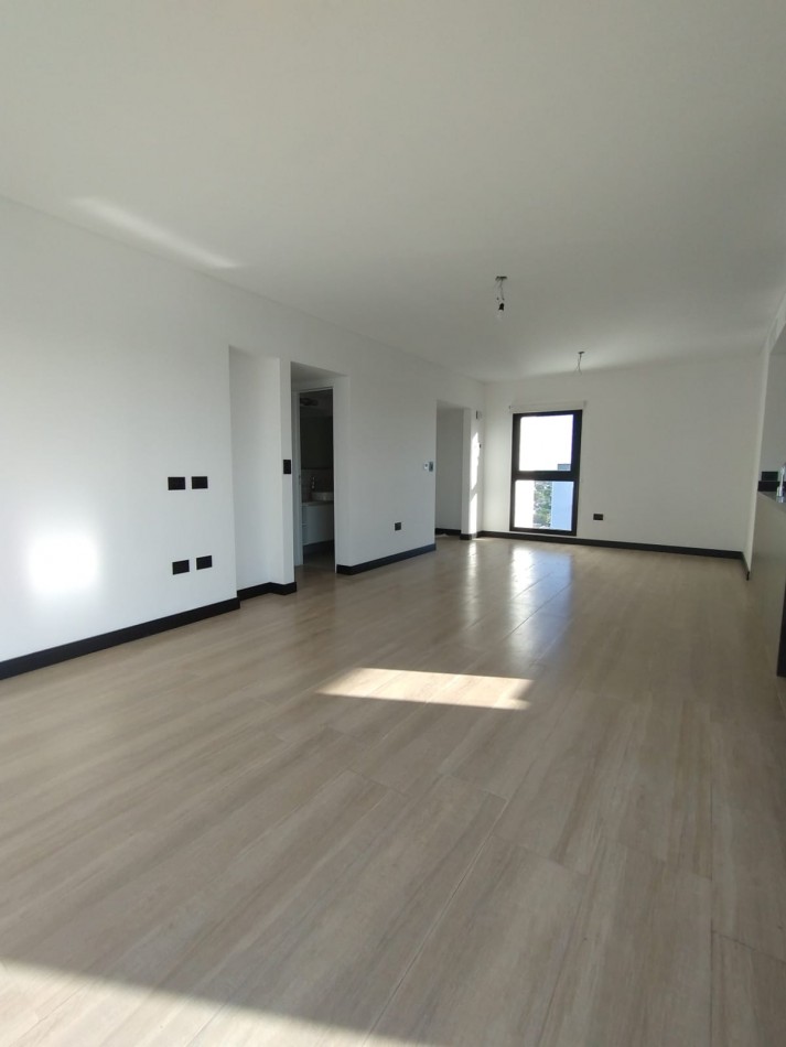 Departamento de 4 ambientes  con gran terraza privada, hidromasaje exterior y vista panoramica Escalada frente a UNLA 