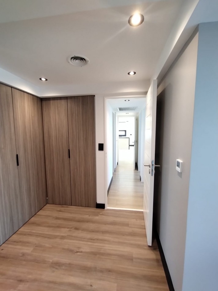 Departamento de 4 ambientes  con gran terraza privada, hidromasaje exterior y vista panoramica Escalada frente a UNLA 