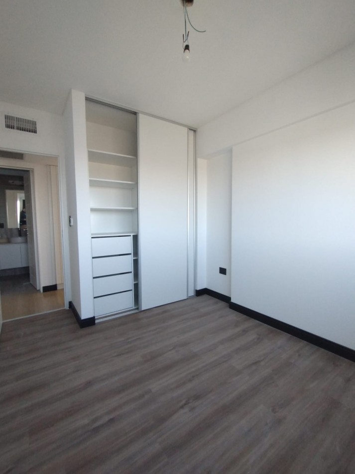 Departamento de 4 ambientes  con gran terraza privada, hidromasaje exterior y vista panoramica Escalada frente a UNLA 