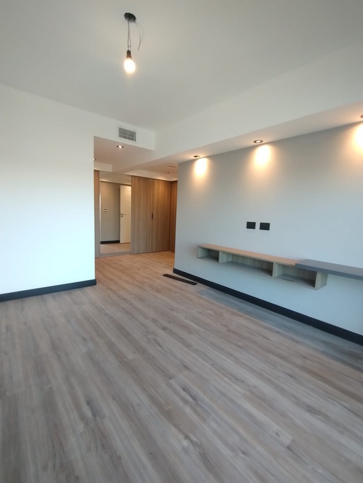 Departamento de 4 ambientes  con gran terraza privada, hidromasaje exterior y vista panoramica Escalada frente a UNLA 