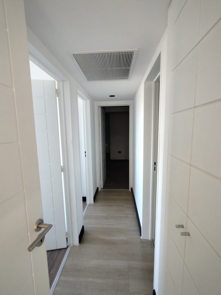 Departamento de 4 ambientes  con gran terraza privada, hidromasaje exterior y vista panoramica Escalada frente a UNLA 