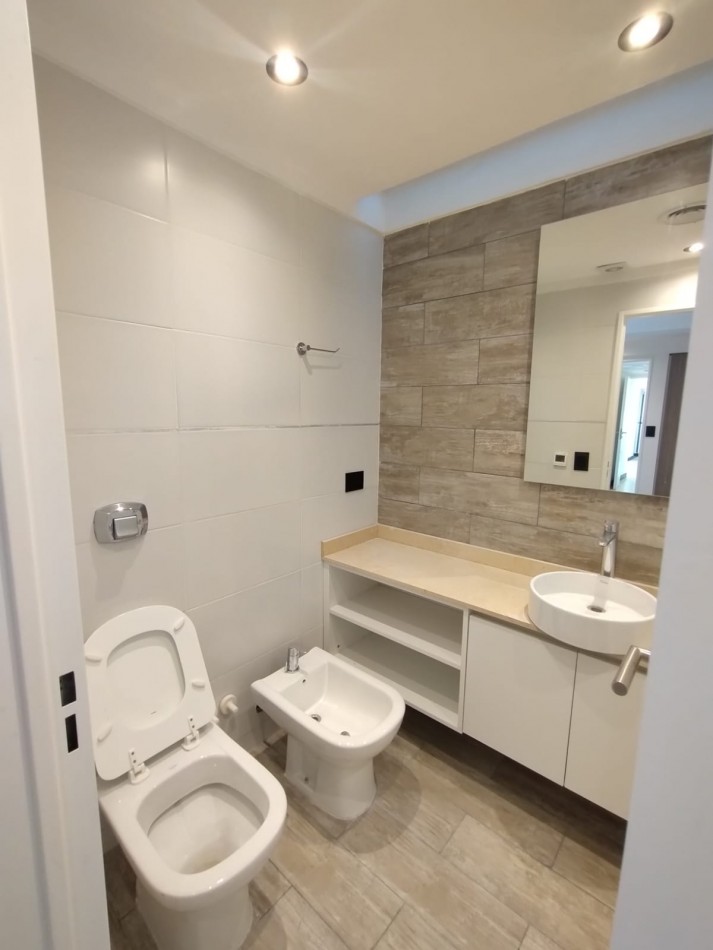 Departamento de 4 ambientes  con gran terraza privada, hidromasaje exterior y vista panoramica Escalada frente a UNLA 