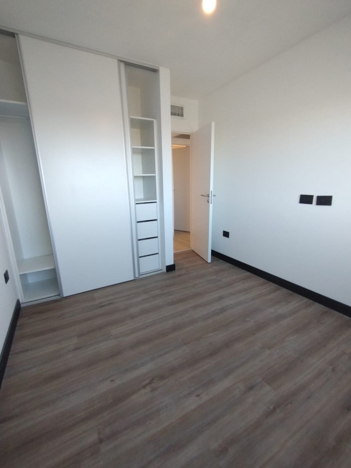 Departamento de 4 ambientes  con gran terraza privada, hidromasaje exterior y vista panoramica Escalada frente a UNLA 