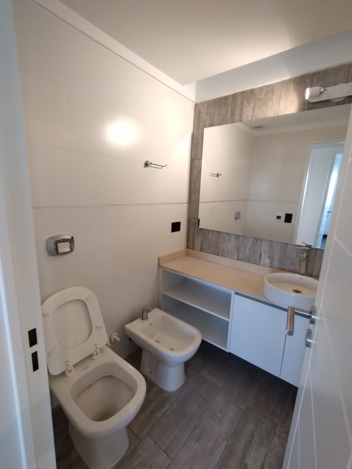Departamento de 4 ambientes  con gran terraza privada, hidromasaje exterior y vista panoramica Escalada frente a UNLA 