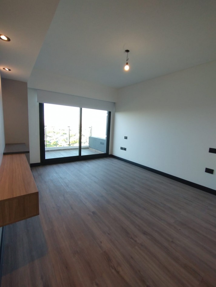 Departamento de 4 ambientes  con gran terraza privada, hidromasaje exterior y vista panoramica Escalada frente a UNLA 