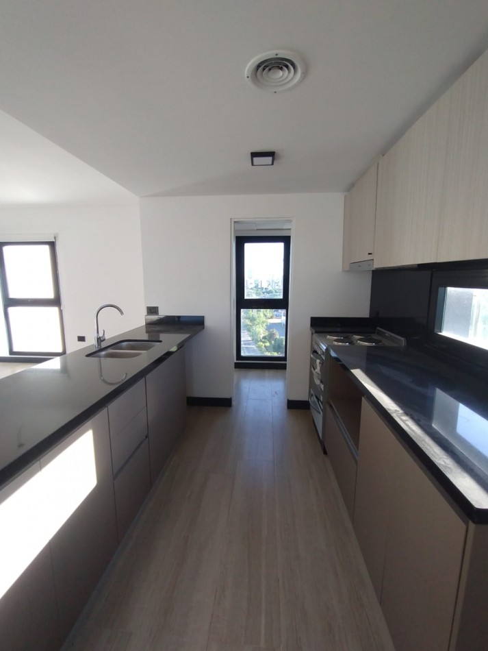 Departamento de 4 ambientes  con gran terraza privada, hidromasaje exterior y vista panoramica Escalada frente a UNLA 