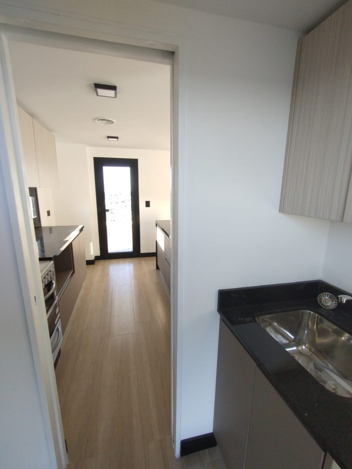 Departamento de 4 ambientes  con gran terraza privada, hidromasaje exterior y vista panoramica Escalada frente a UNLA 