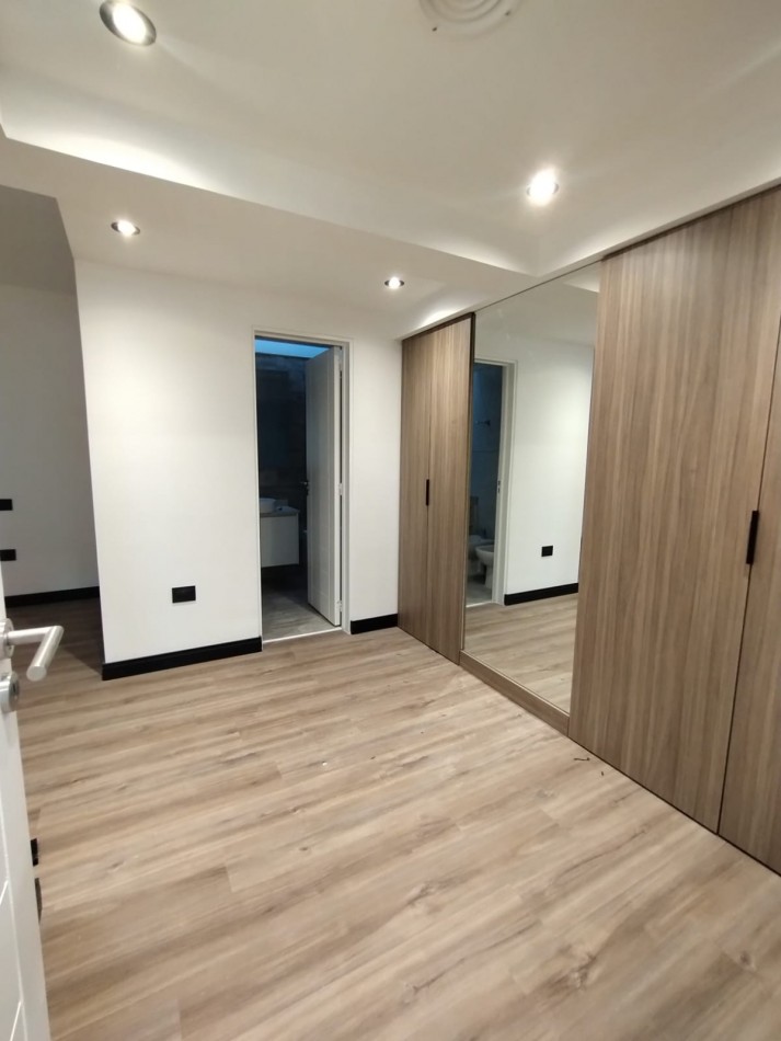Departamento de 4 ambientes  con gran terraza privada, hidromasaje exterior y vista panoramica Escalada frente a UNLA 