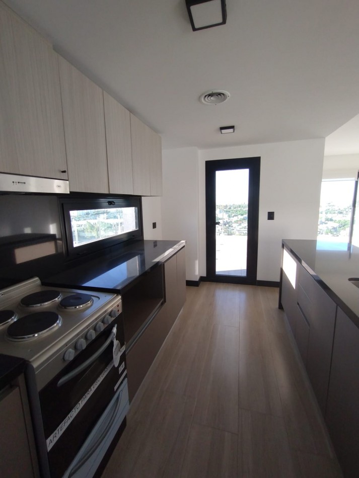 Departamento de 4 ambientes  con gran terraza privada, hidromasaje exterior y vista panoramica Escalada frente a UNLA 
