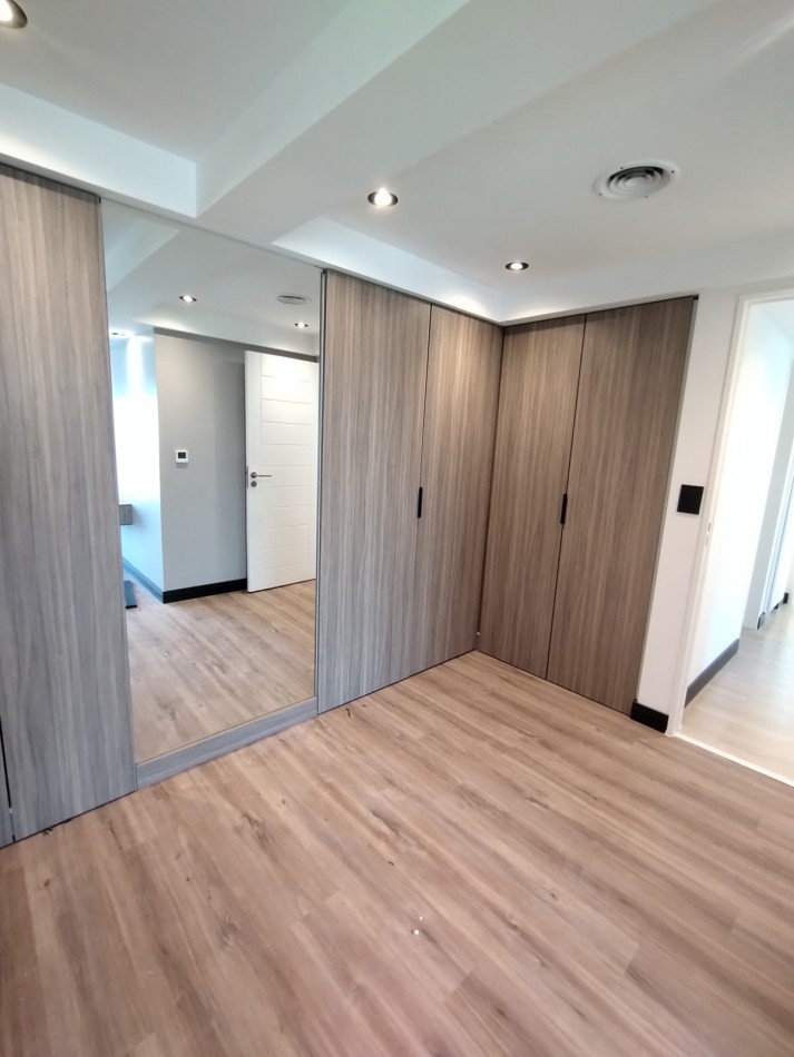 Departamento de 4 ambientes  con gran terraza privada, hidromasaje exterior y vista panoramica Escalada frente a UNLA 