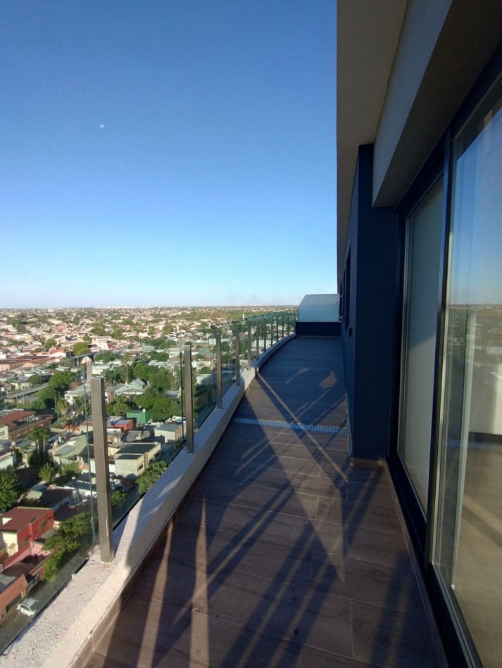 Departamento de 4 ambientes  con gran terraza privada, hidromasaje exterior y vista panoramica Escalada frente a UNLA 