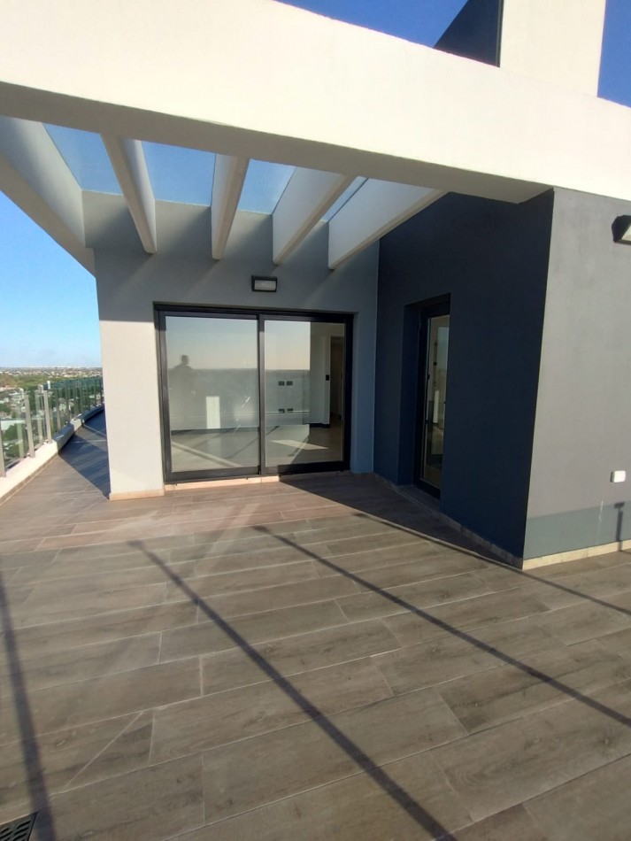 Departamento de 4 ambientes  con gran terraza privada, hidromasaje exterior y vista panoramica Escalada frente a UNLA 