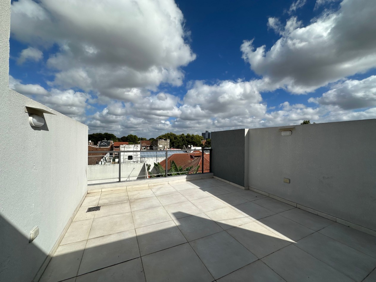 Departamento en alquiler 2 ambientes en duplex con balcon y balcon terraza - Bolivar 155 - Lomas de Zamora