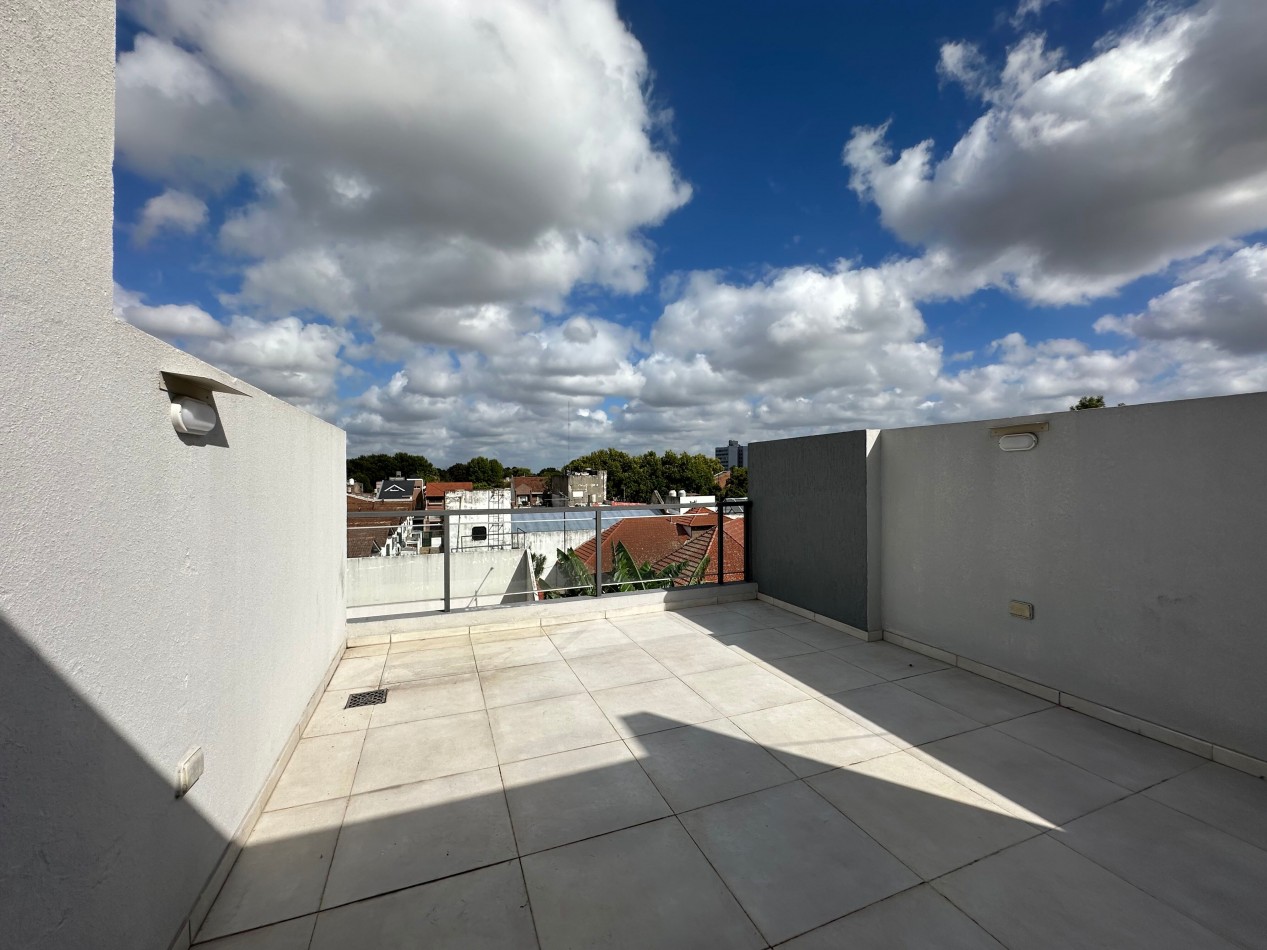 Departamento en alquiler 2 ambientes en duplex con balcon y balcon terraza - Bolivar 155 - Lomas de Zamora