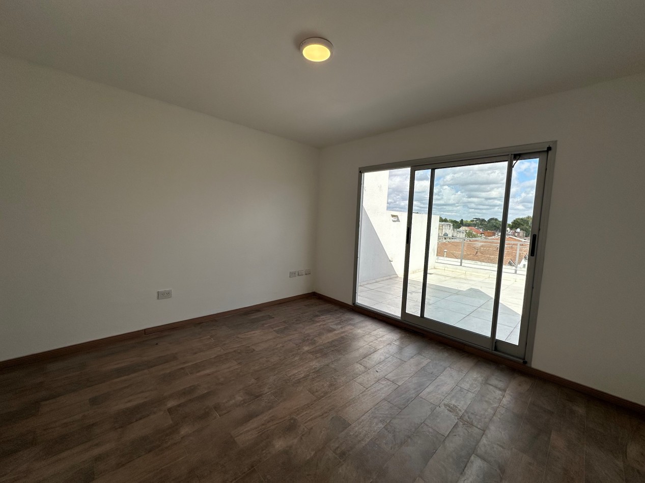 Departamento en alquiler 2 ambientes en duplex con balcon y balcon terraza - Bolivar 155 - Lomas de Zamora