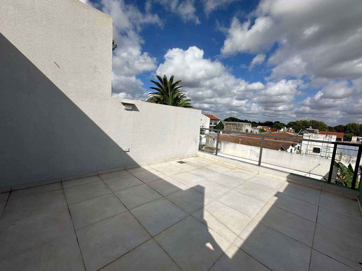 Departamento en alquiler 2 ambientes en duplex con balcon y balcon terraza - Bolivar 155 - Lomas de Zamora