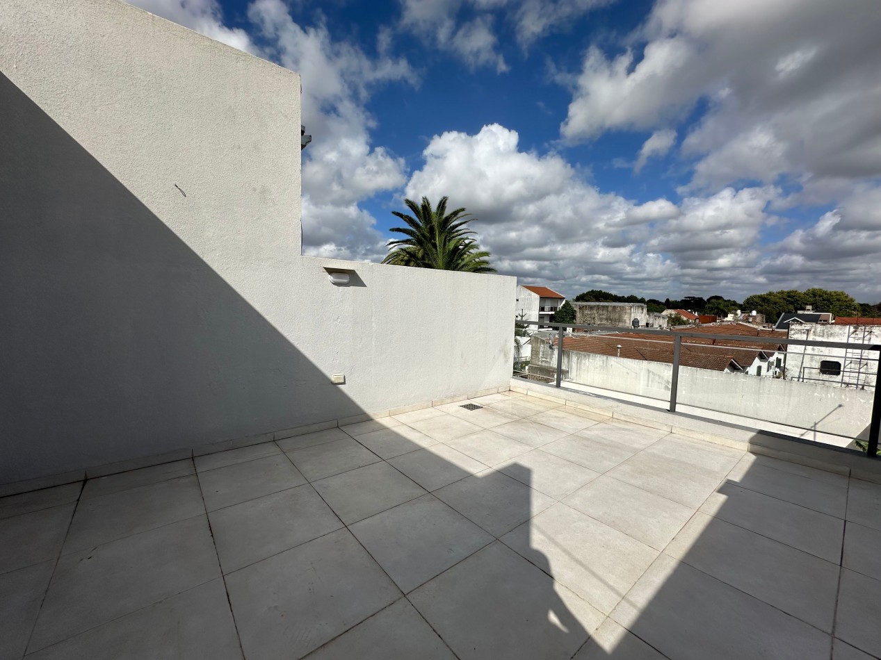 Departamento en alquiler 2 ambientes en duplex con balcon y balcon terraza - Bolivar 155 - Lomas de Zamora
