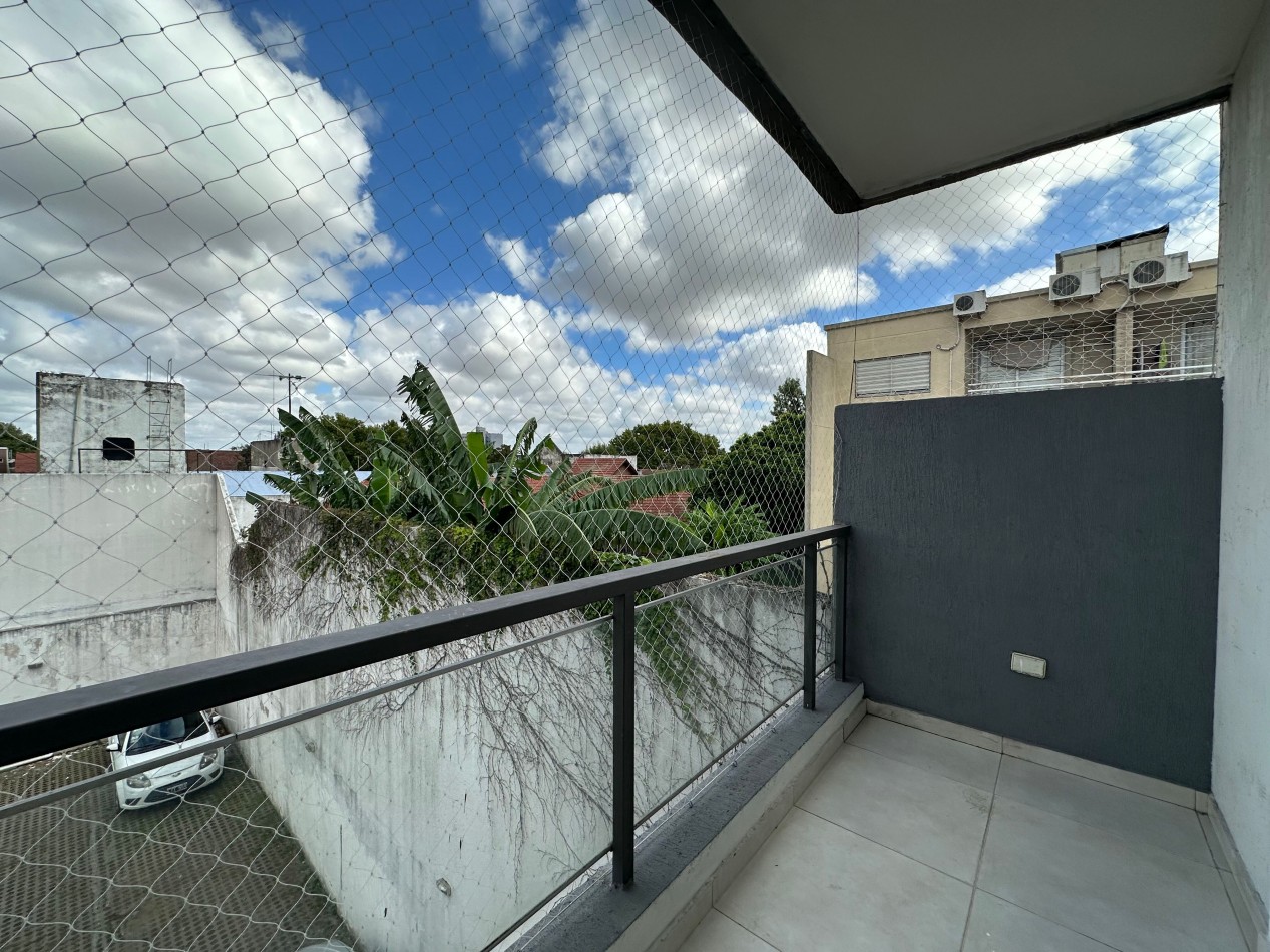 Departamento en alquiler 2 ambientes en duplex con balcon y balcon terraza - Bolivar 155 - Lomas de Zamora