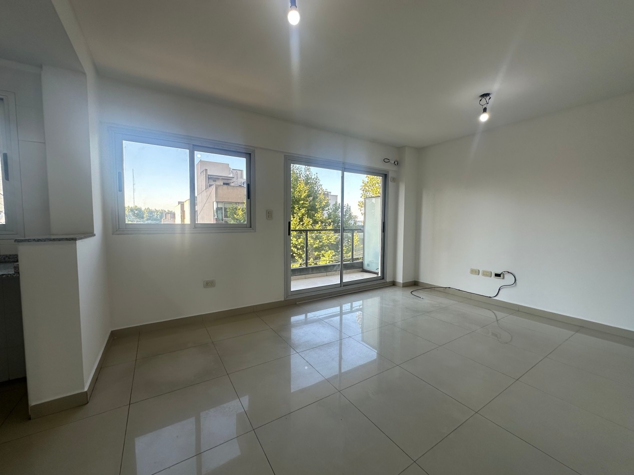 DEPTO 2 AMBIENTES CON COCHERA TERRAZA PRIVADA LOMAS CENTRICO APTO PROFESIONAL