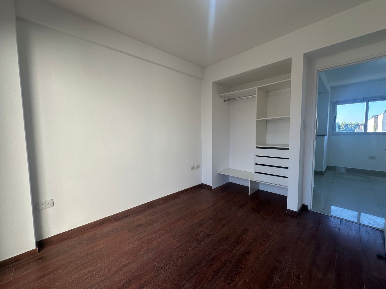 DEPTO 2 AMBIENTES CON COCHERA TERRAZA PRIVADA LOMAS CENTRICO APTO PROFESIONAL