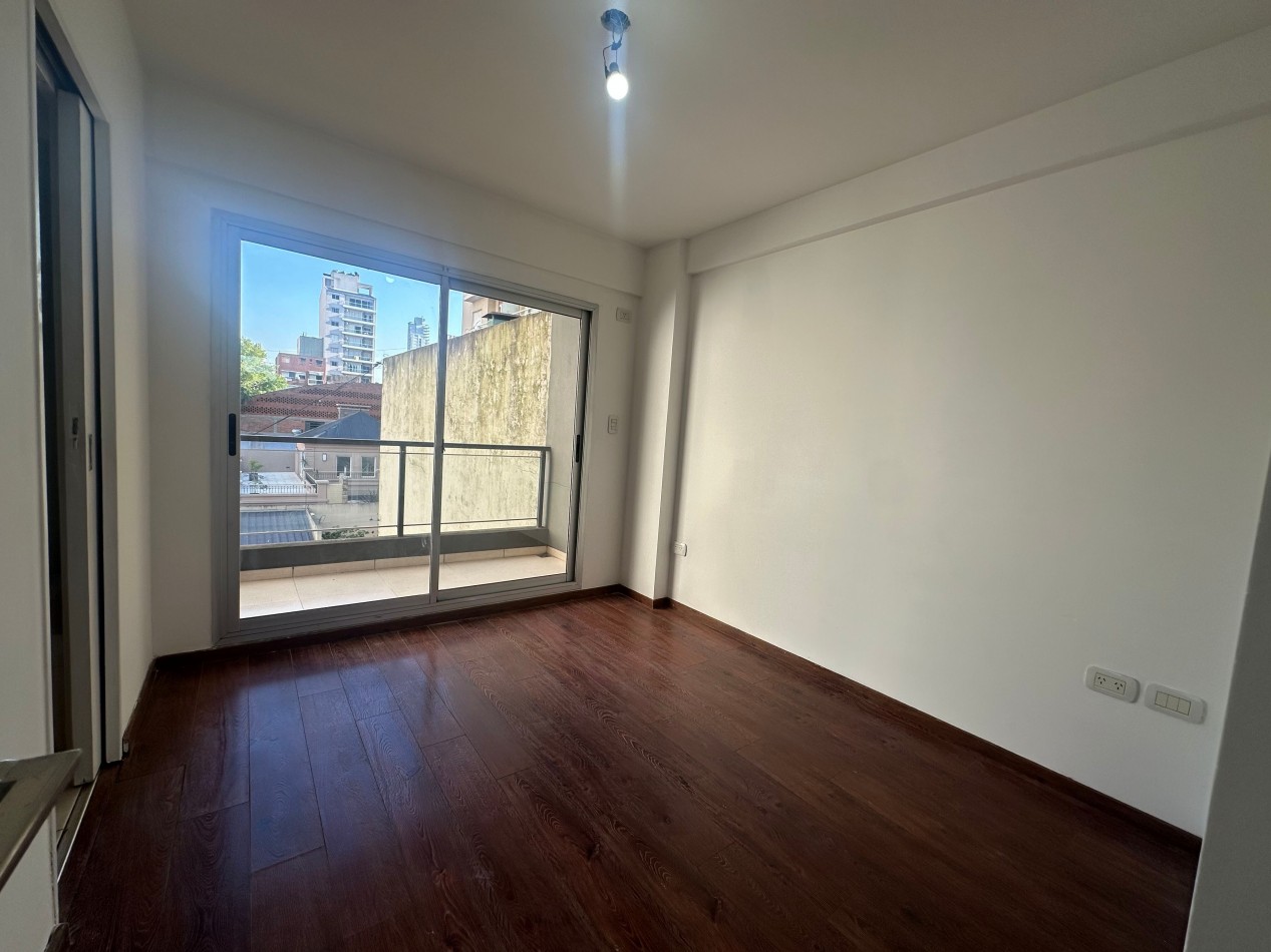 DEPTO 2 AMBIENTES CON COCHERA TERRAZA PRIVADA LOMAS CENTRICO APTO PROFESIONAL