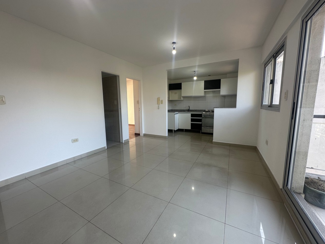 DEPTO 2 AMBIENTES CON COCHERA TERRAZA PRIVADA LOMAS CENTRICO APTO PROFESIONAL