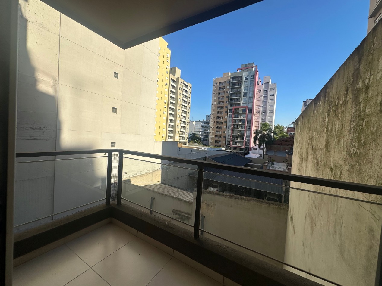 DEPTO 2 AMBIENTES CON COCHERA TERRAZA PRIVADA LOMAS CENTRICO APTO PROFESIONAL