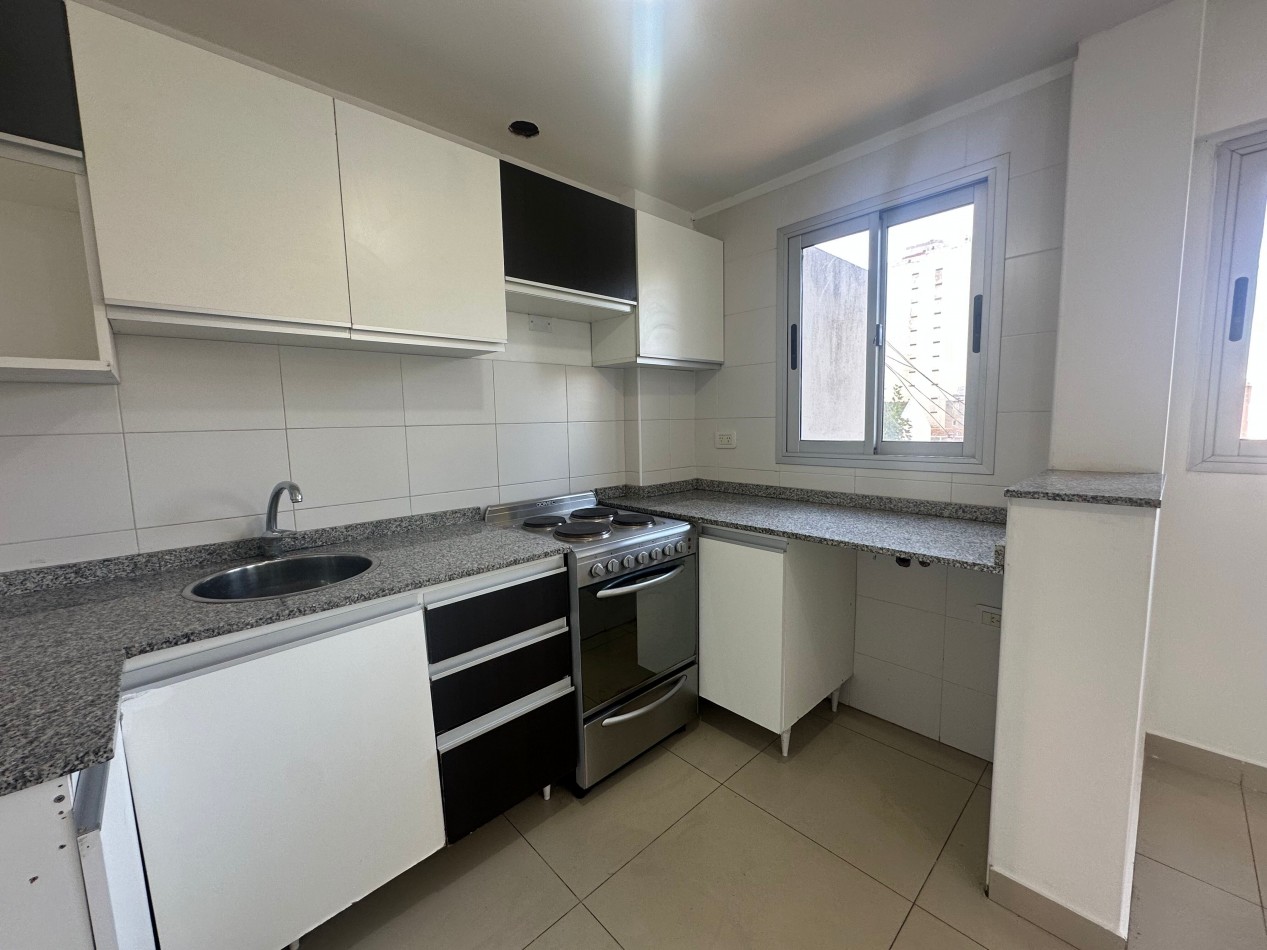 DEPTO 2 AMBIENTES CON COCHERA TERRAZA PRIVADA LOMAS CENTRICO APTO PROFESIONAL