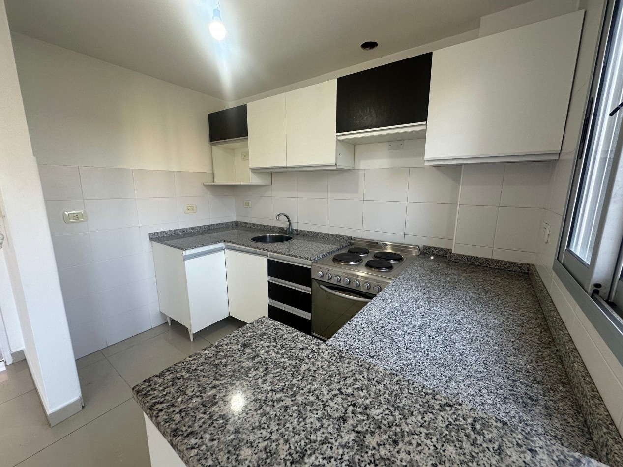 DEPTO 2 AMBIENTES CON COCHERA TERRAZA PRIVADA LOMAS CENTRICO APTO PROFESIONAL