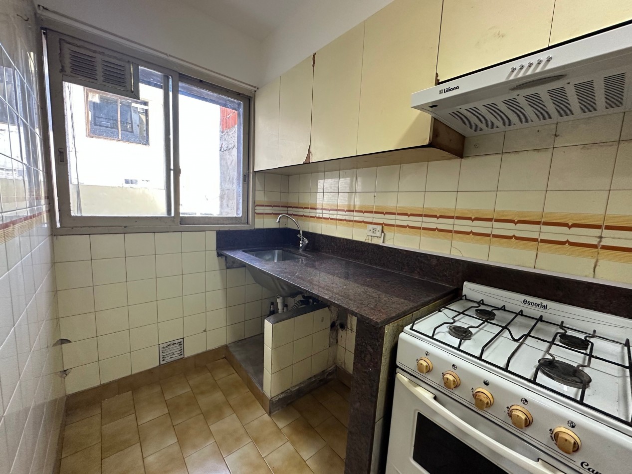 APTO CREDITO Departamento 2 ambientes amplio con cochera cubierta fija - Lomas de Zamora