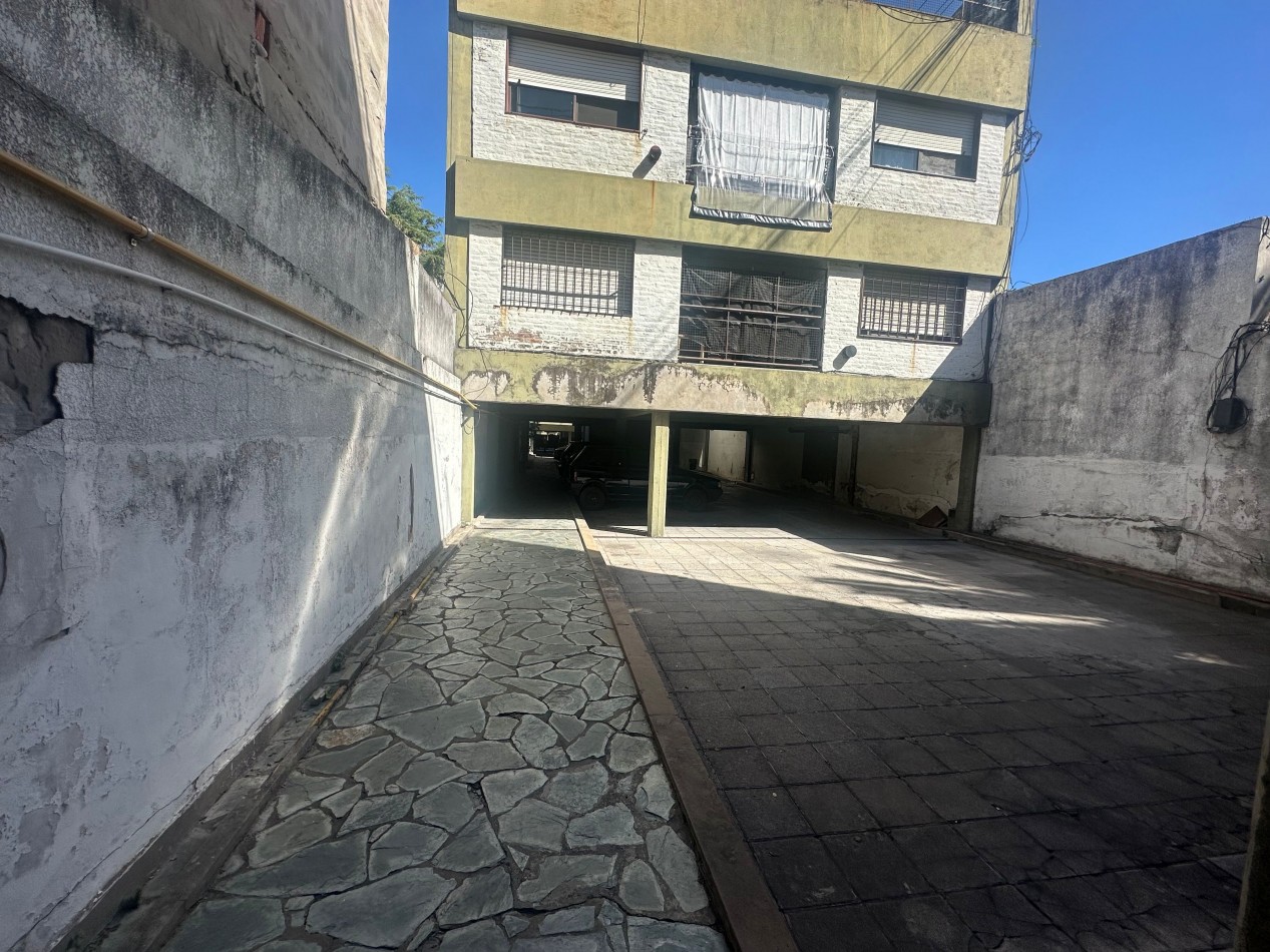 APTO CREDITO Departamento 2 ambientes amplio con cochera cubierta fija - Lomas de Zamora