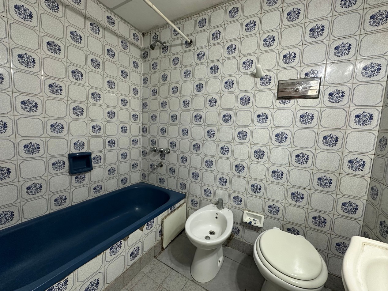 APTO CREDITO Departamento 2 ambientes amplio con cochera cubierta fija - Lomas de Zamora