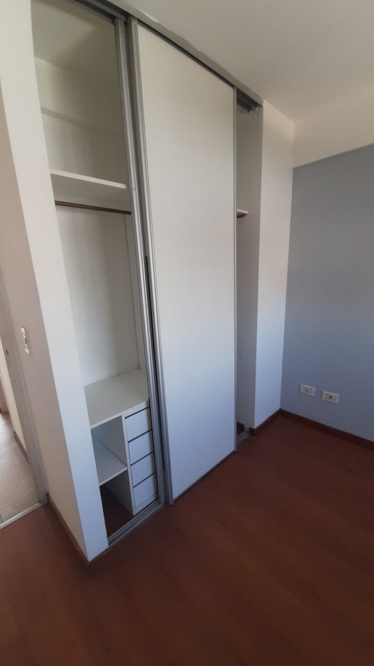 Departamento 2 ambientes en alquiler · 9° piso · Cochera · Lomas de Zamora centro