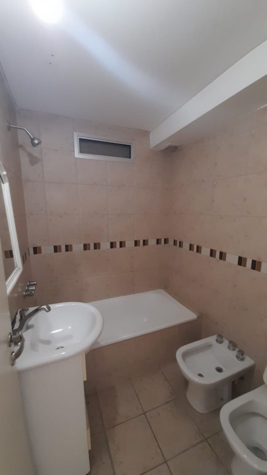 Departamento 2 ambientes en alquiler · 9° piso · Cochera · Lomas de Zamora centro