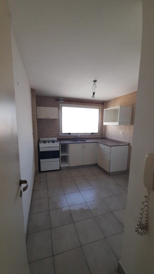 Departamento 2 ambientes en alquiler · 9° piso · Cochera · Lomas de Zamora centro